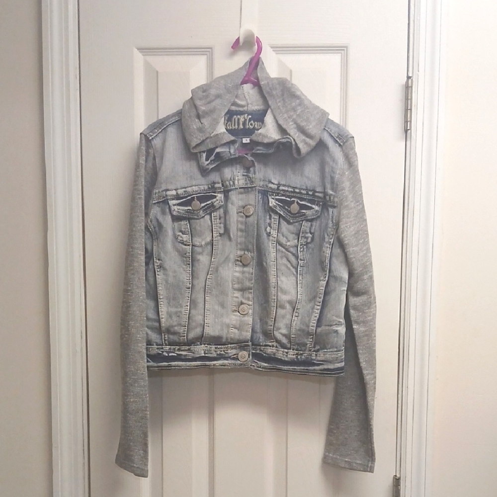 Wallflower Light Washed Denim Jean Jacket W/hood Size L Juniors